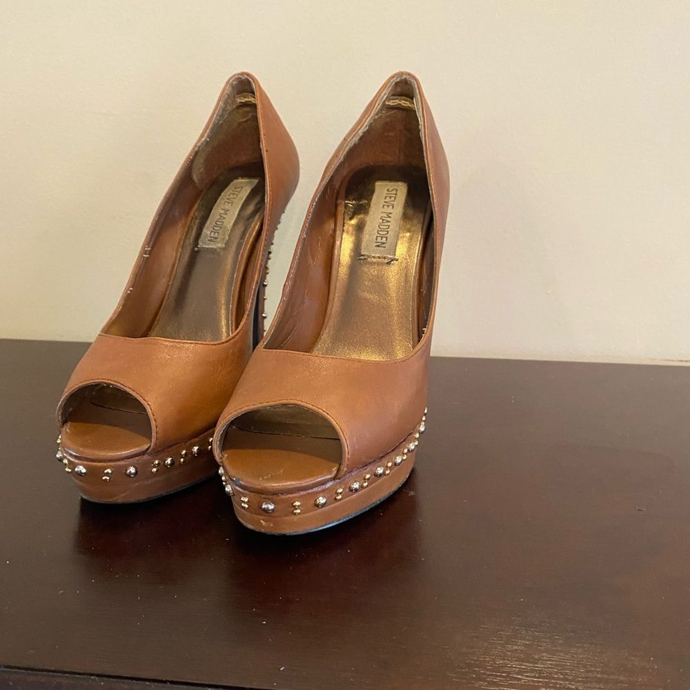 Size 7.5 brown Steve Madden heels with studded rhinestones